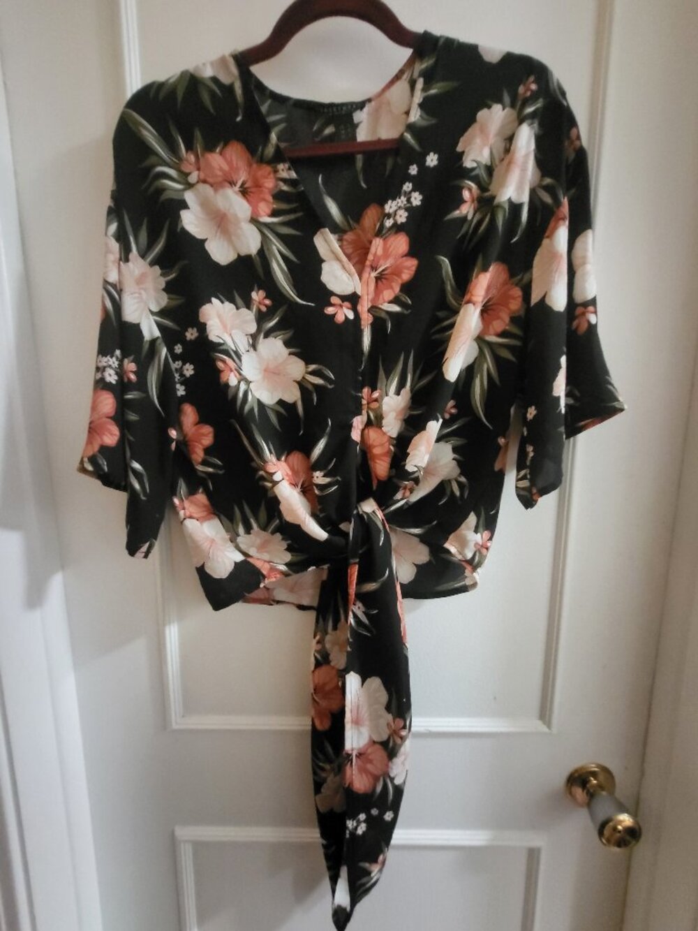 Streetwear Society Black Tropical Floral Tie-Front Crop Top - Size Small